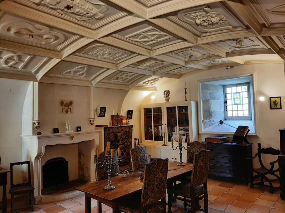 Un séjour d'exception au Logis du Château Saint-Pierre-de-l'Isle Esterno foto