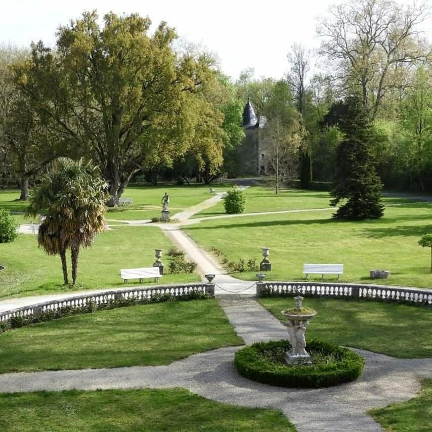 Un séjour d'exception au Logis du Château Saint-Pierre-de-l'Isle Esterno foto