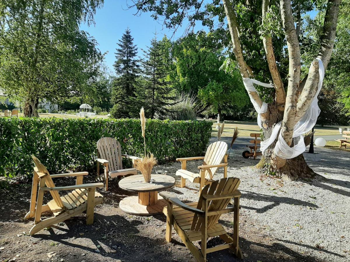 Un séjour d'exception au Logis du Château Saint-Pierre-de-l'Isle Esterno foto