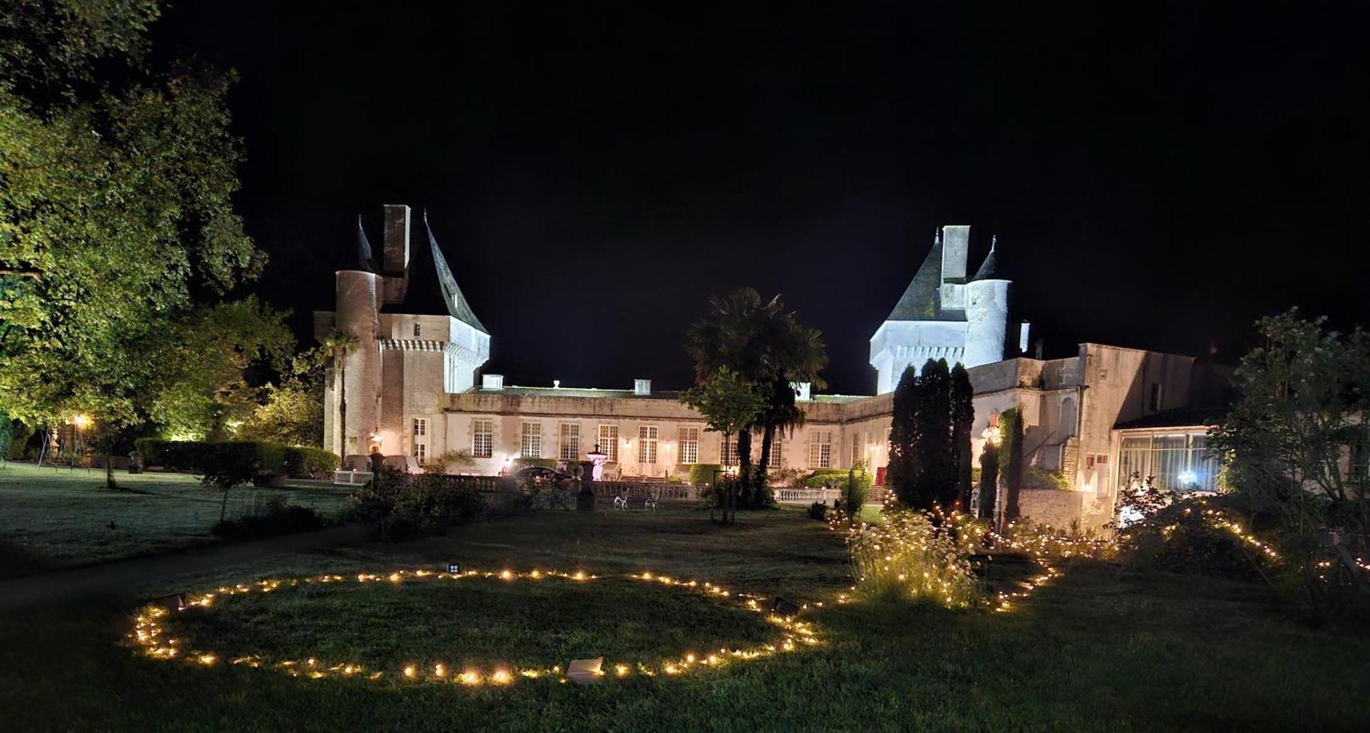 Un séjour d'exception au Logis du Château Saint-Pierre-de-l'Isle Esterno foto