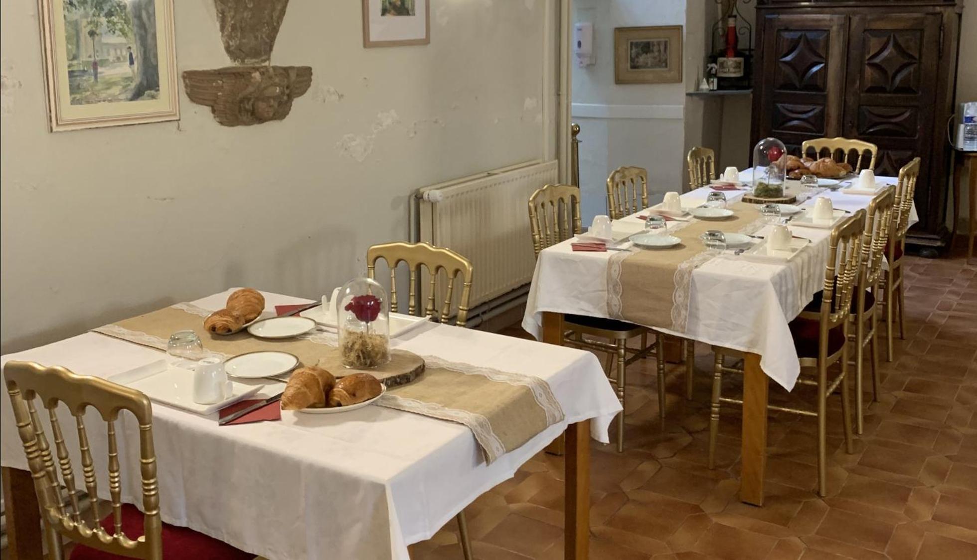 Un séjour d'exception au Logis du Château Saint-Pierre-de-l'Isle Esterno foto