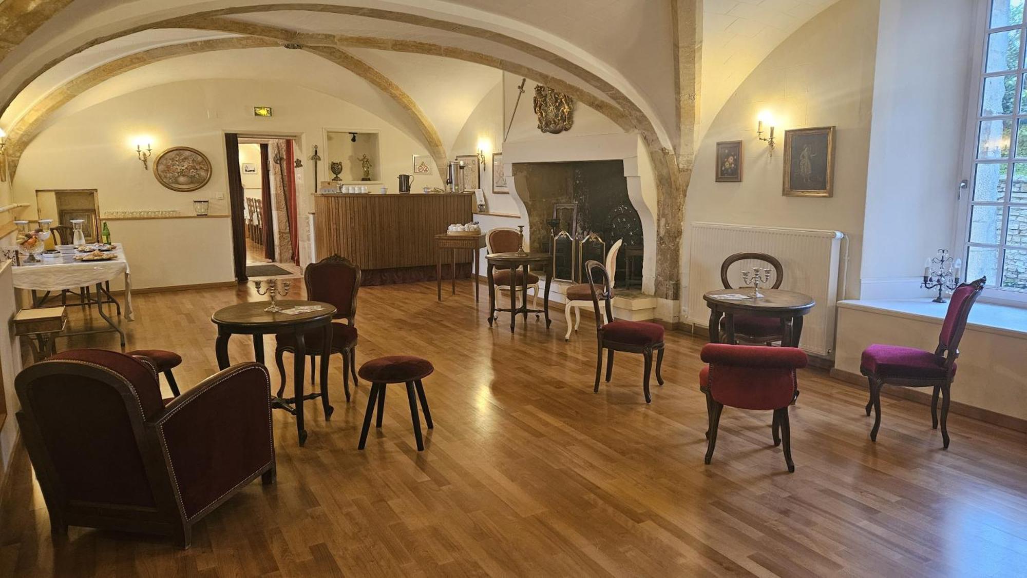 Un séjour d'exception au Logis du Château Saint-Pierre-de-l'Isle Esterno foto