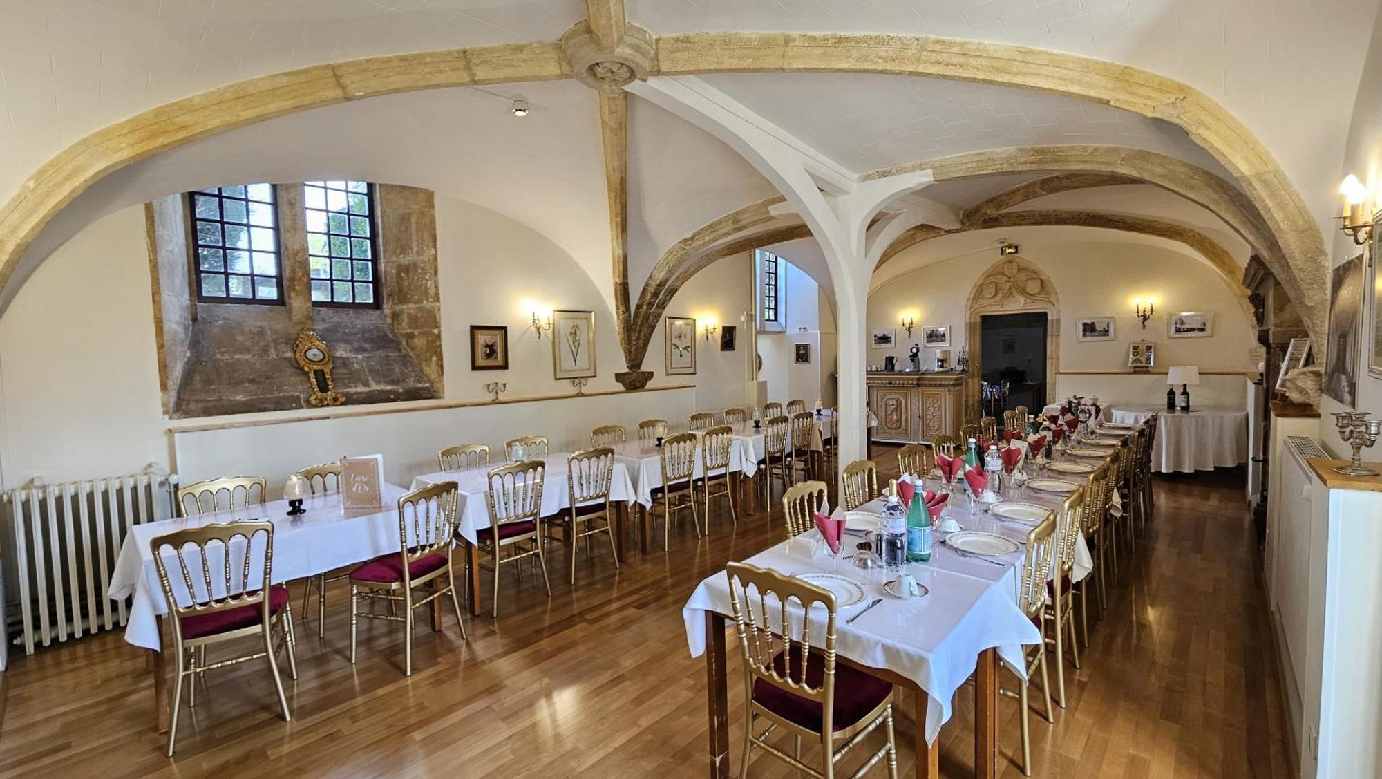 Un séjour d'exception au Logis du Château Saint-Pierre-de-l'Isle Esterno foto