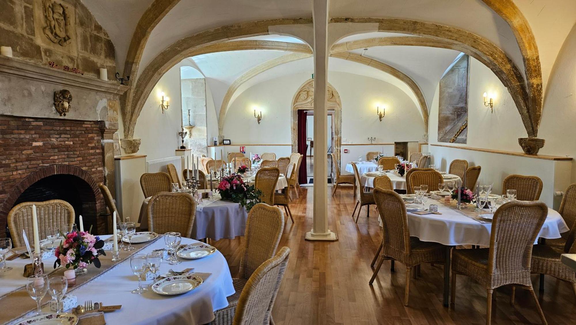 Un séjour d'exception au Logis du Château Saint-Pierre-de-l'Isle Esterno foto